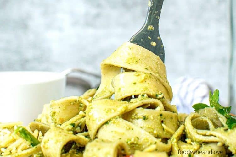 Pasta with Avocado and Spinach Sauce