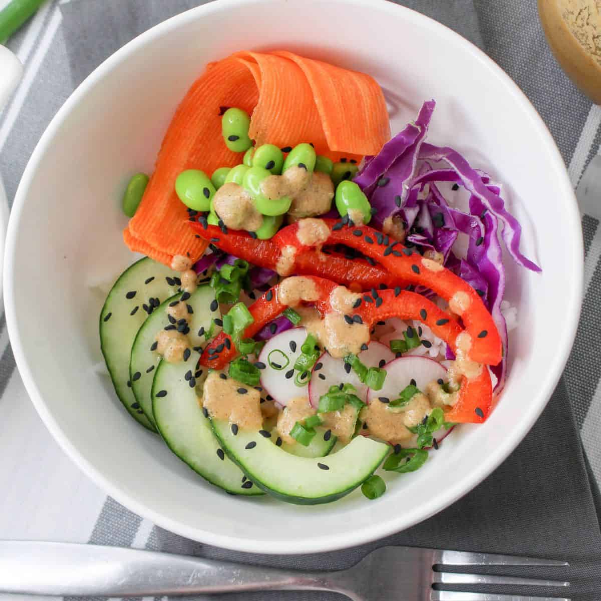 Healthy Buddha Bowl with Peanut Sauce, a simple and delicious recipe made with fresh ingredients. Vegan, Vegetarian, Mediterranean diet.