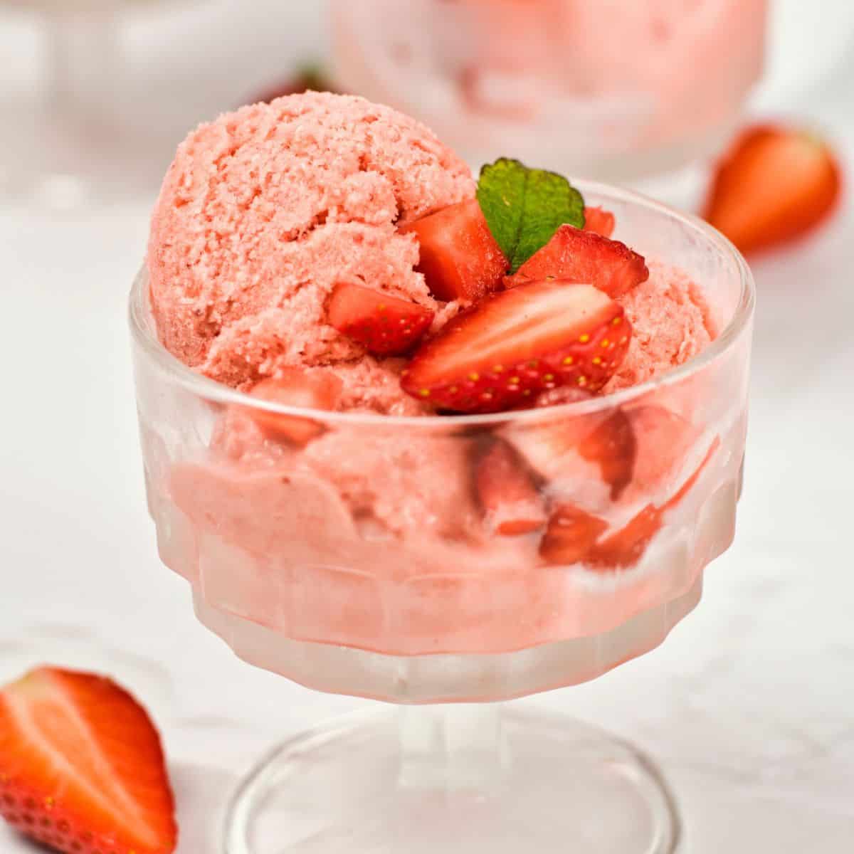 3 Ingredient Vegan Strawberry Ice Cream, a simple and delicious recipe that can be made in minutes. With and without coconut.