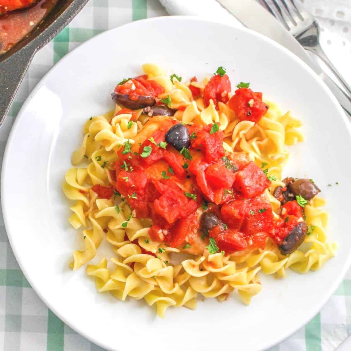 Mediterranean Diet Chicken Breast Provencal, a healthier recipe version inspired by the southern French chicken with tomatoes and olives.