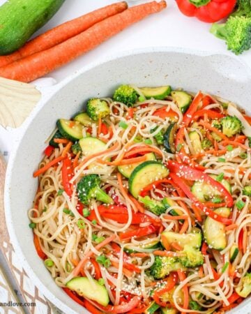 Vegetarian Stir Fry Noodles with Vegetables
