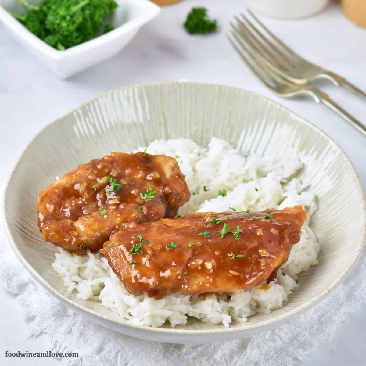 Easy Skillet Honey Garlic Chicken Breasts, a simple Mediterranean diet-friendly recipe for tender cutlets in a sweet savory garlic sauce. Skillet Honey Garlic Chicken Breasts